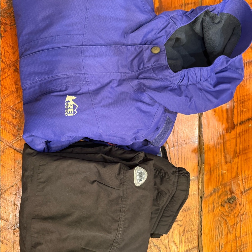 REI Girls purple/blue snow coat and snow pants